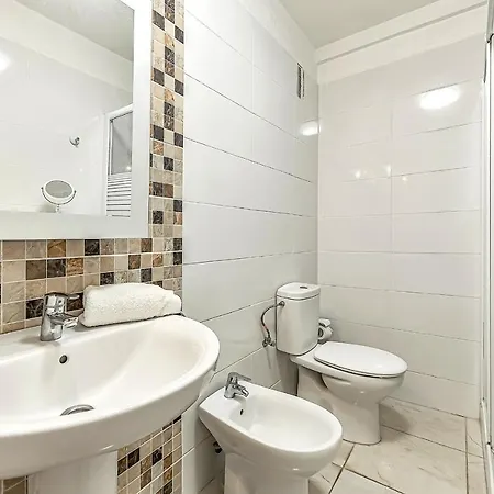 One Bedroom With Pool In Los Cristianos, San Marino * Los Cristianos (Tenerife)