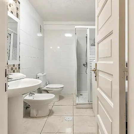 One Bedroom With Pool In Los Cristianos, San Marino *