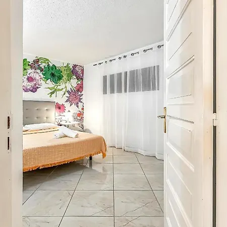 One Bedroom With Pool In Los Cristianos, San Marino Apartment Los Cristianos (Tenerife)