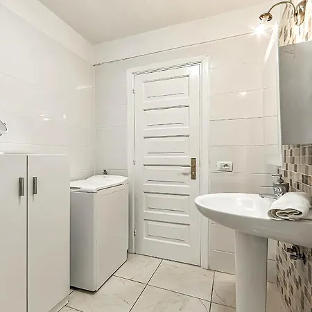Apartment One Bedroom With Pool In Los Cristianos, San Marino *